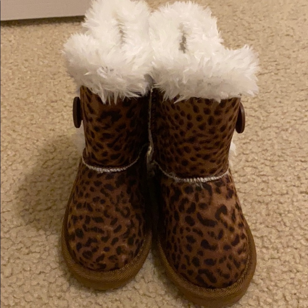 Snow Boots - Picture 4 of 4